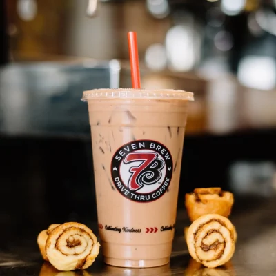 7 Brew Cinnamon Roll